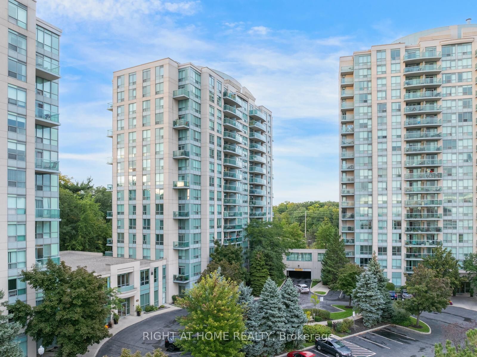 Property Photo: 2565 Erin Centre Boulevard 1509 ON L5M 6Z8