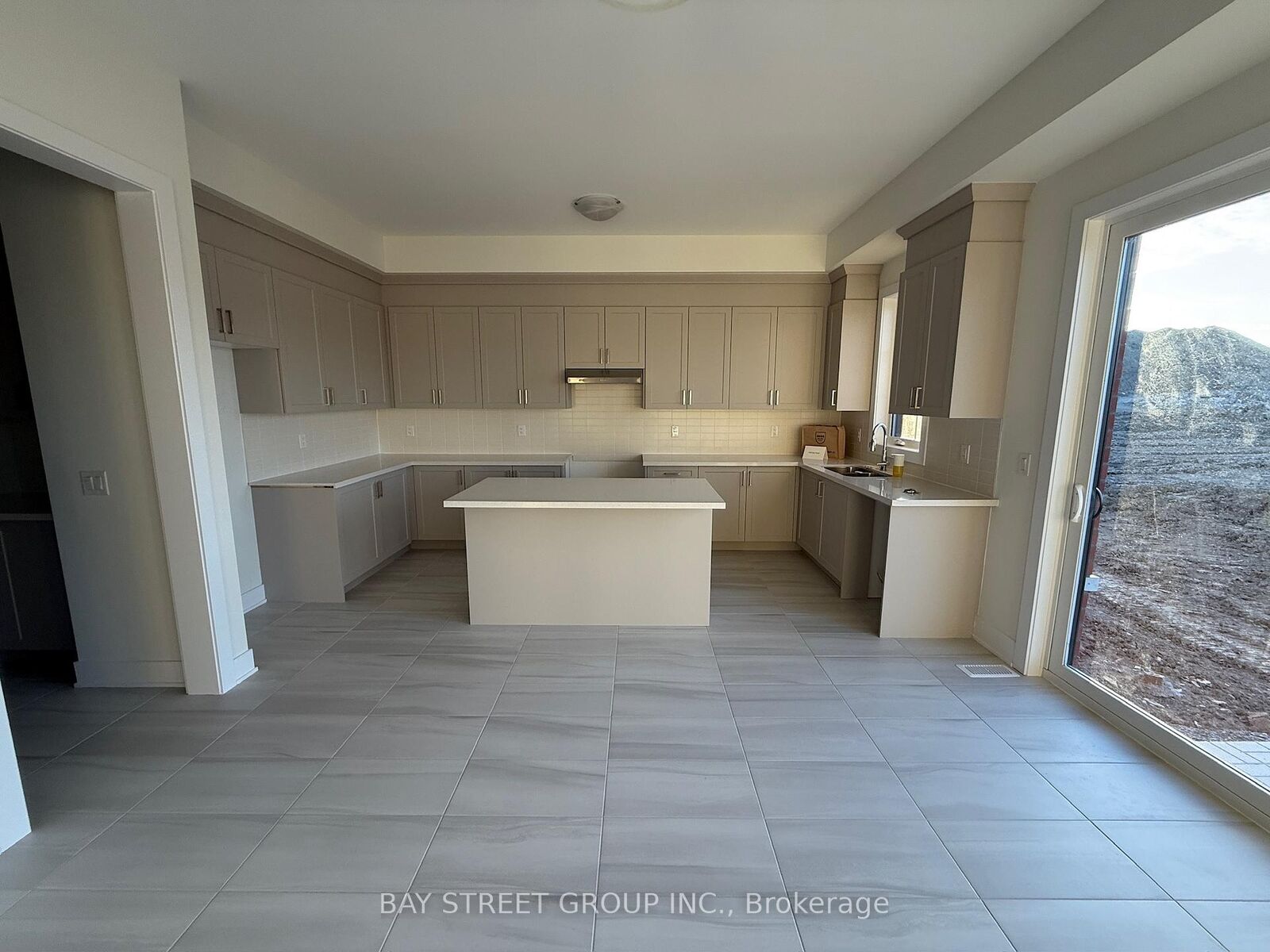 Property Photo: 34 Nanhai Avenue ON L6C 3N1