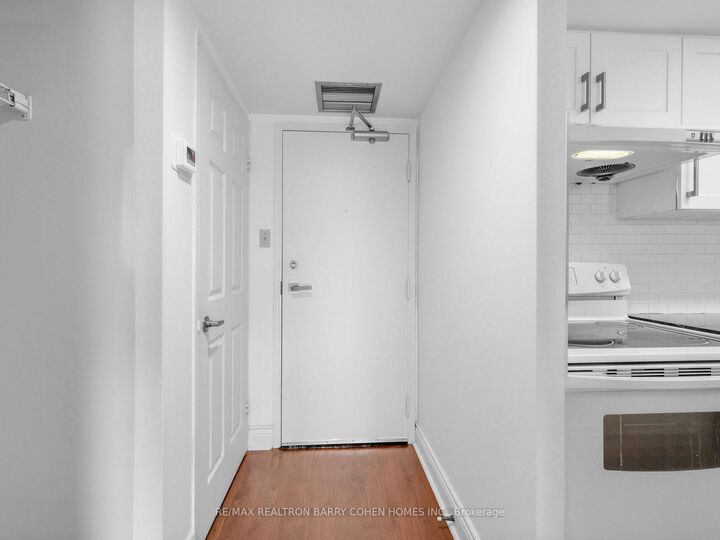 Property Photo: 725 King Street W 303 ON M5V 2W9