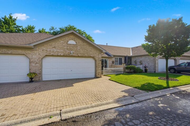 Property Photo: 825 Shelborne Street 13 ON N5Z 5B7