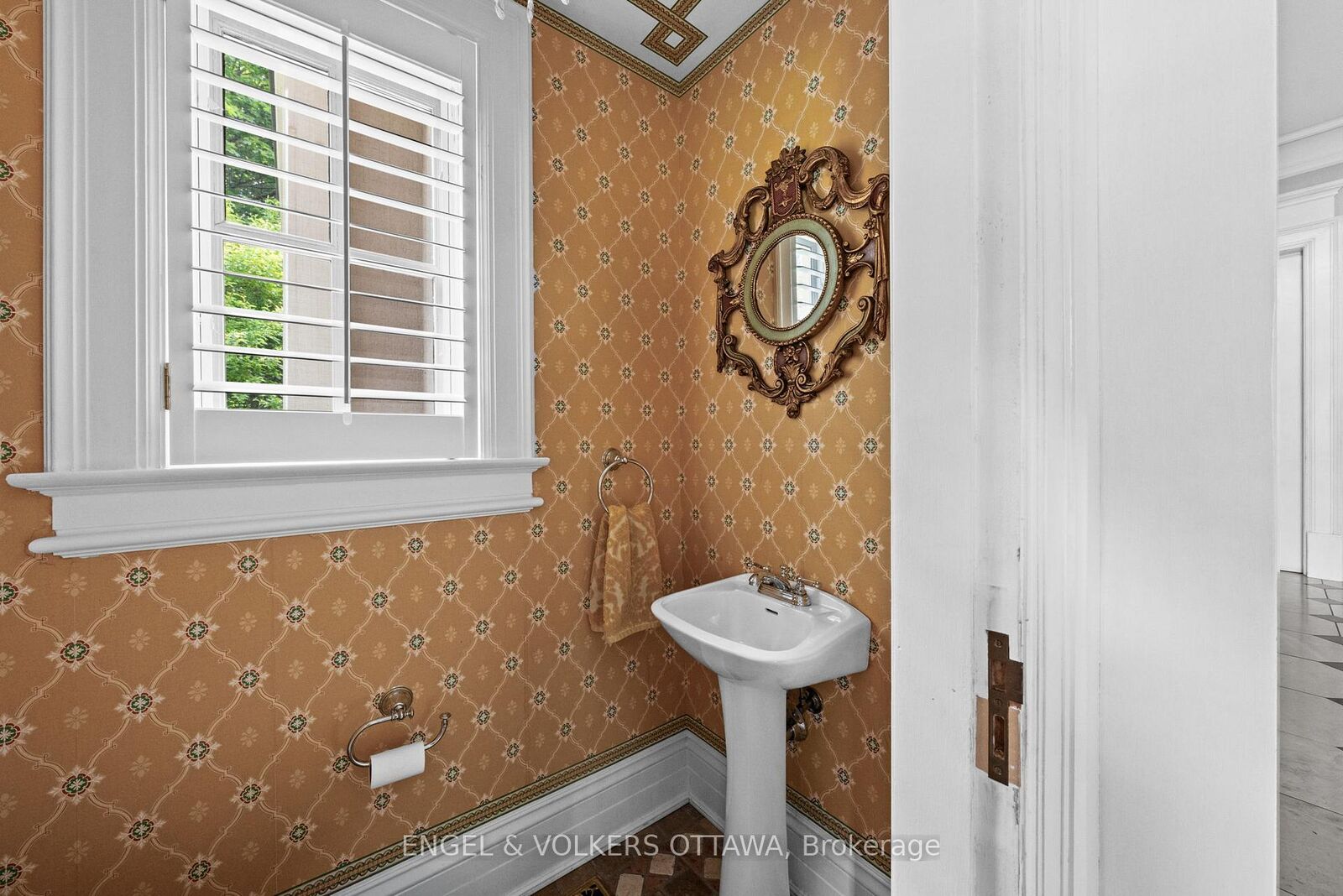 Property Photo: 218 Coltrin Road ON K1M 0A6