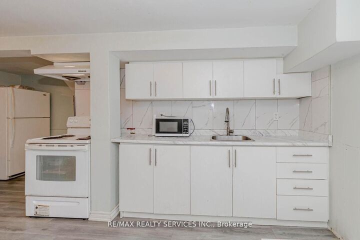 Property Photo: 13 Greenbush Court ON L6S 2K2