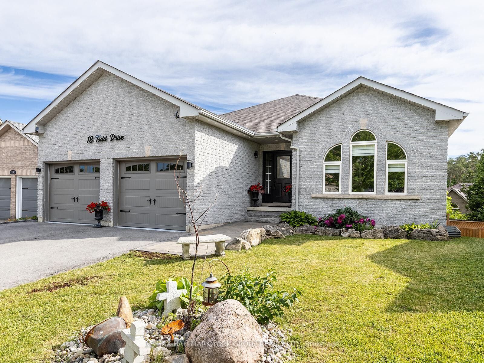 Property Photo: 18 Todd Drive ON L4N 9K6