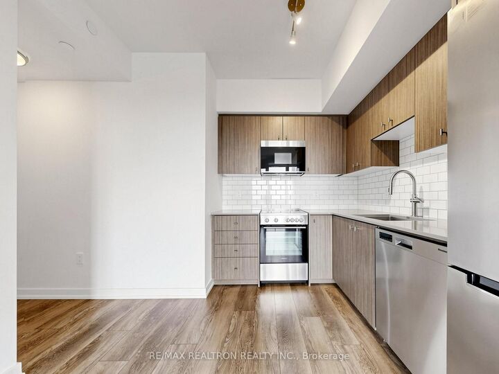15 Wellington Street S 1210 — photo 1