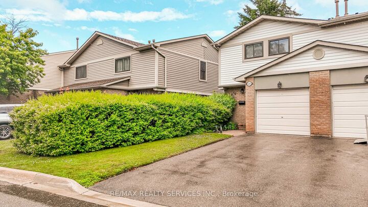 Property Photo:  125 Ashton Crescent 125  ON L6S 3J9 