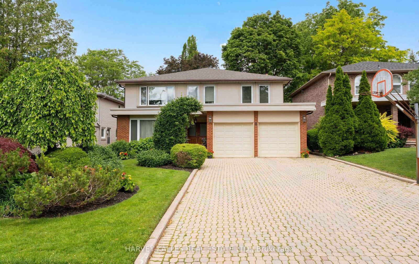 Property Photo: 8 Granada Court ON L3T 4V4