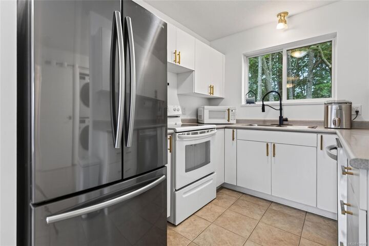 Property Photo: 555 Rockland Rd #10 BC V9W 8B7