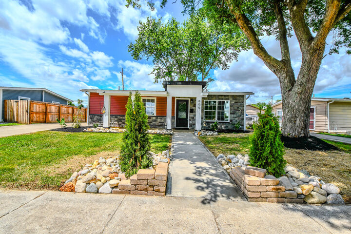 Property Photo: 805 Brookfield Drive OH 45344