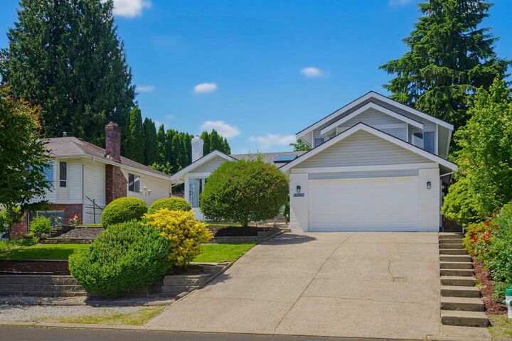 Property Photo: 32562 Murray Avenue BC V2T 4T5