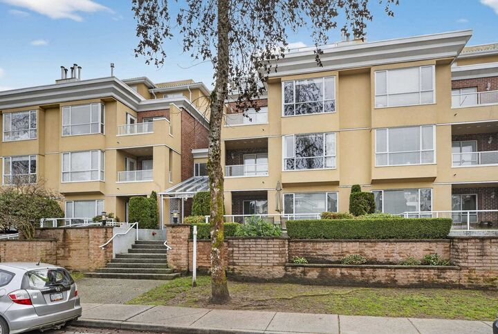 Property Photo: 2340 Hawthorne Avenue 308 BC V3C 1W9