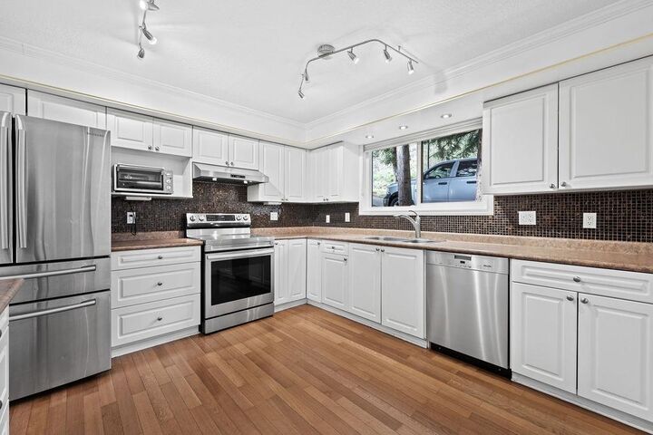 Property Photo: 407 Dartmoor Drive BC V3K 5V3