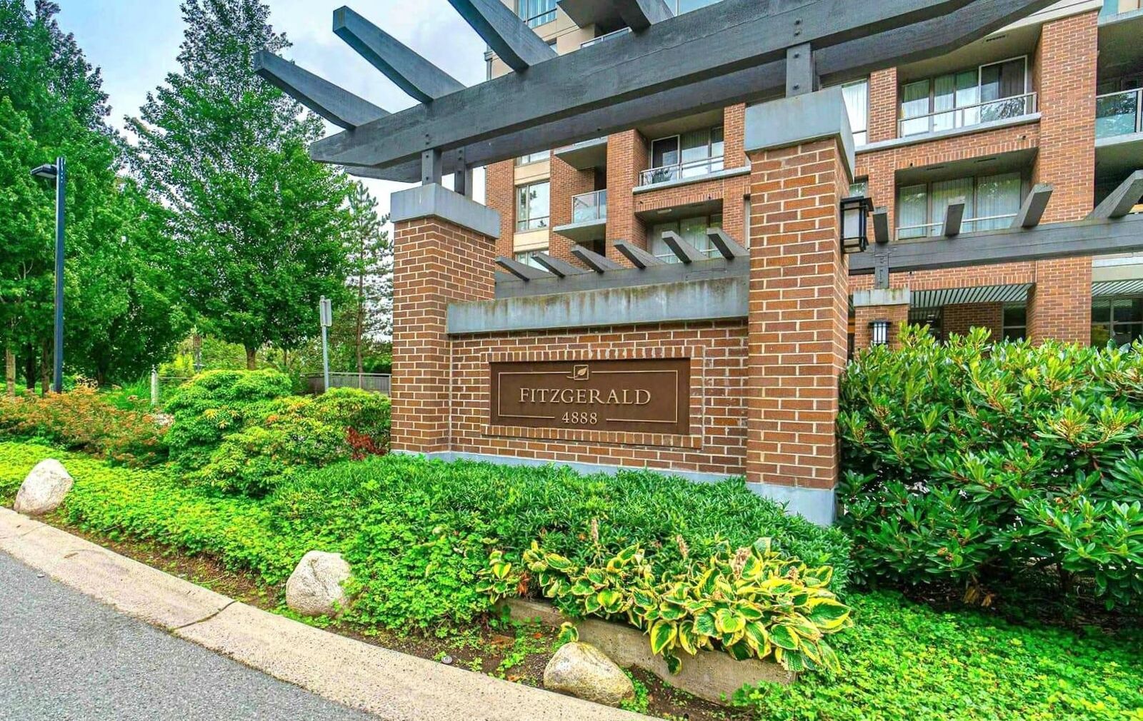 Property Photo: 4888 Brentwood Drive 2407 BC V5C 0C6