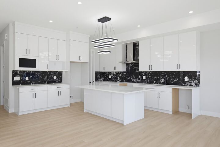Property Photo: 32613 Cherry Avenue BC V2V 2T8