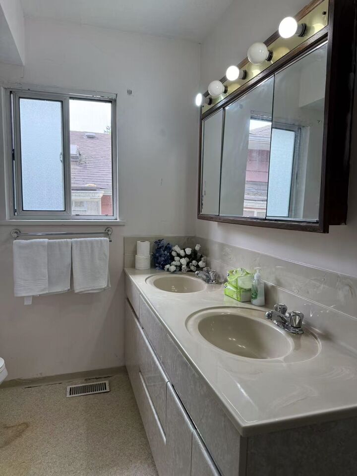 Property Photo:  380 W 62nd Avenue  BC V5X 2E3 