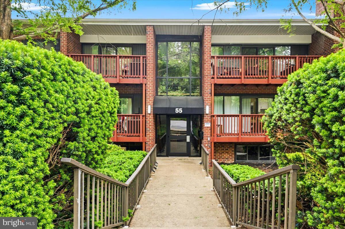 Property Photo: 55 Skyhill Road 101 VA 22314