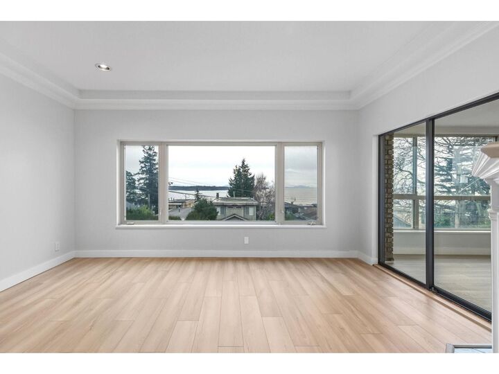 Property Photo:  15176 Buena Vista Avenue 204  BC V4B 1Y3 