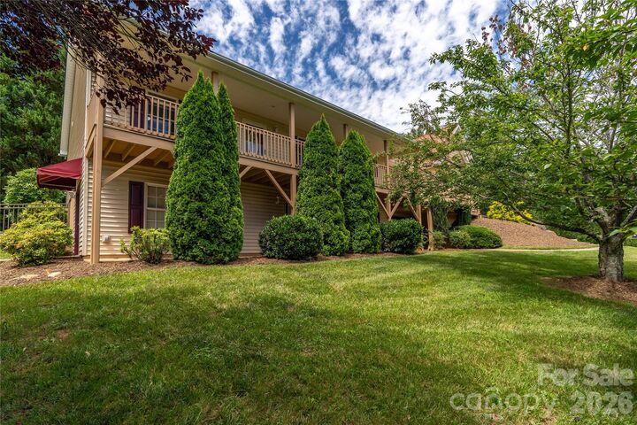 Property Photo:  506 Brook Knoll Circle  NC 28787 