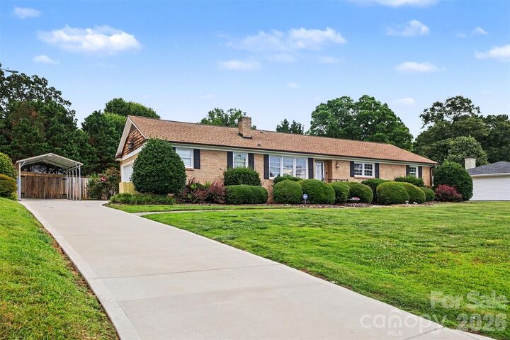 Property Photo:  114 Carderock Court  NC 28214 
