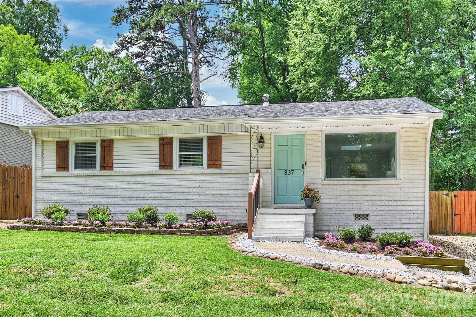 Property Photo:  827 Spruce Street  NC 28203 