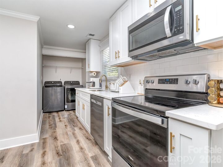 Property Photo:  6821 Saddle Point Road  NC 28212 