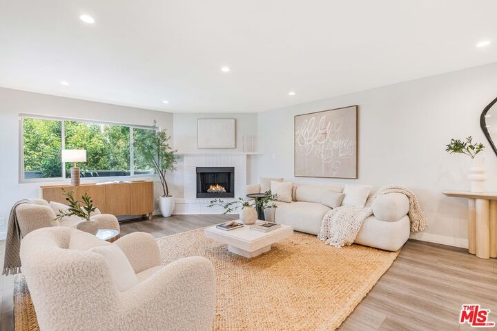 Property Photo:  930 California Ave  CA 90403 