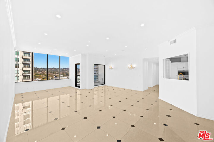 Property Photo:  10724 Wilshire Blvd  CA 90024 