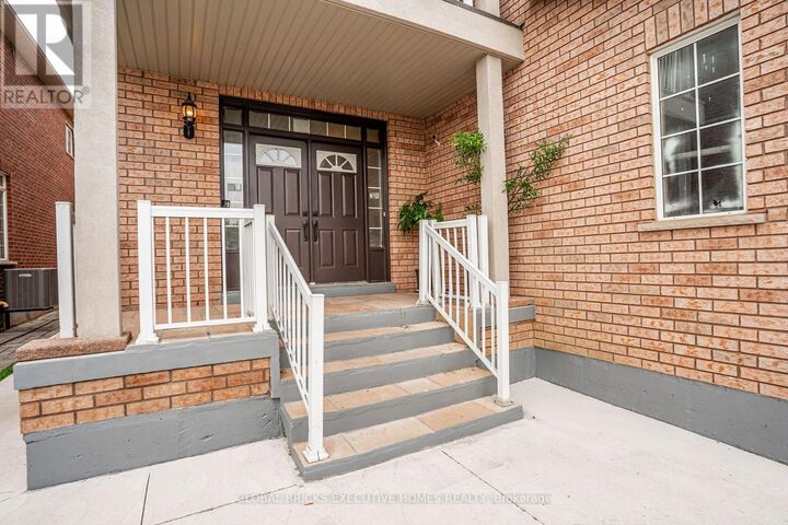 Property Photo:  3435 Artesian Drive  ON L5M 7K3 
