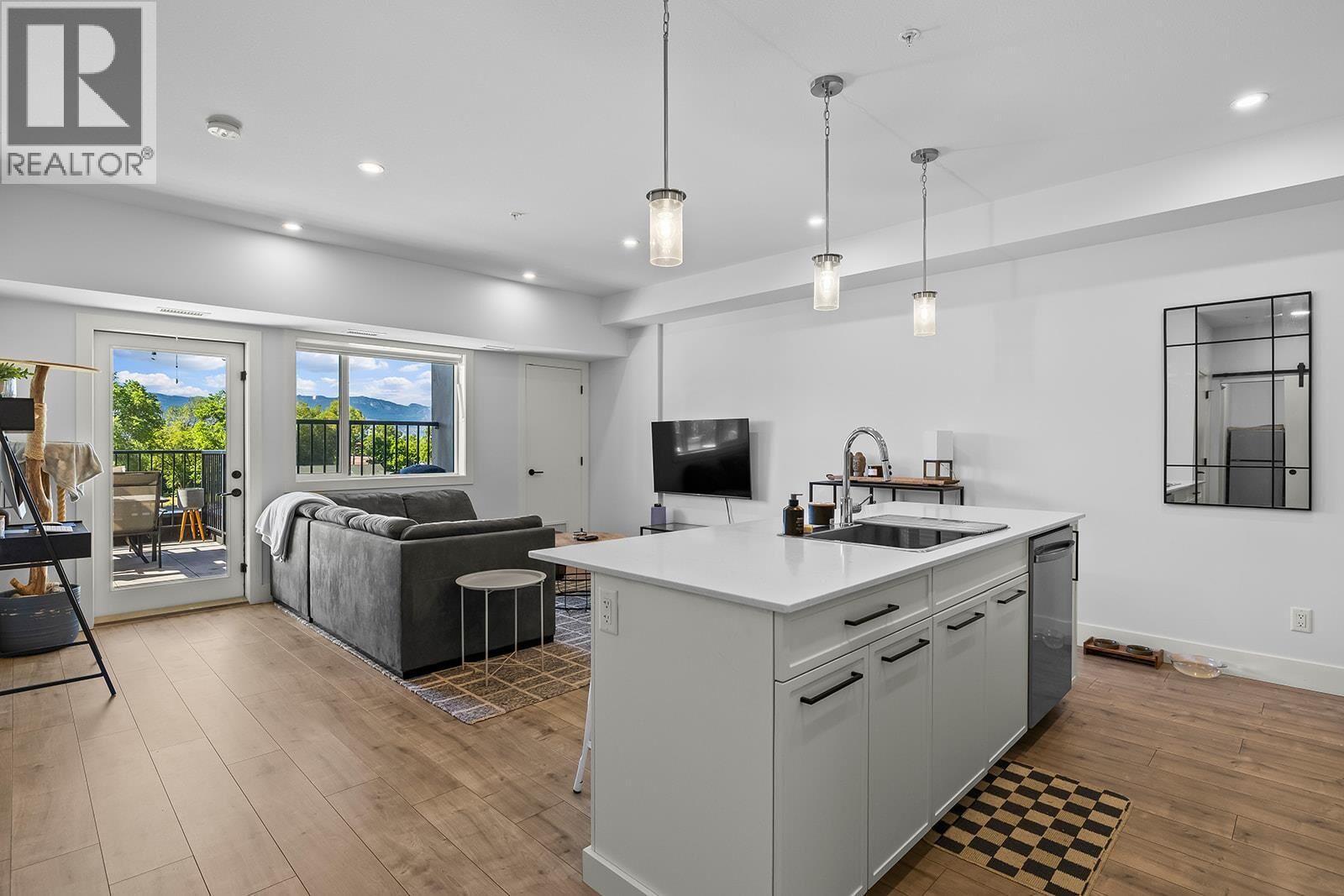 Property Photo: 1220 Pacific Avenue 306 BC V1Y 5T7