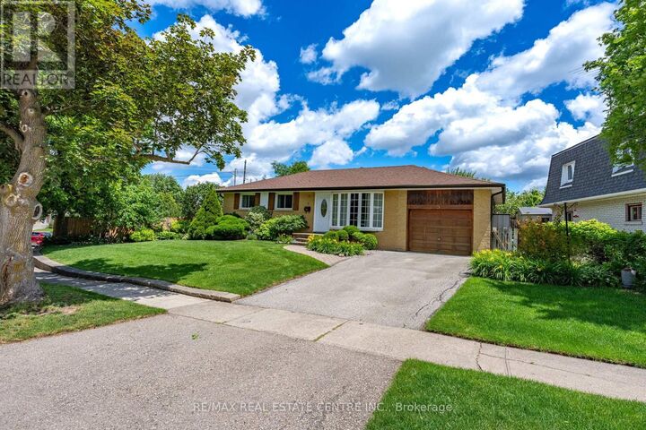 Property Photo:  5 Hale Drive  ON L7G 4C3 
