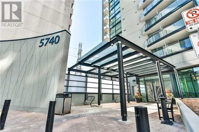 Property Photo:  5740 Yonge Street 504  ON M2M 0B1 