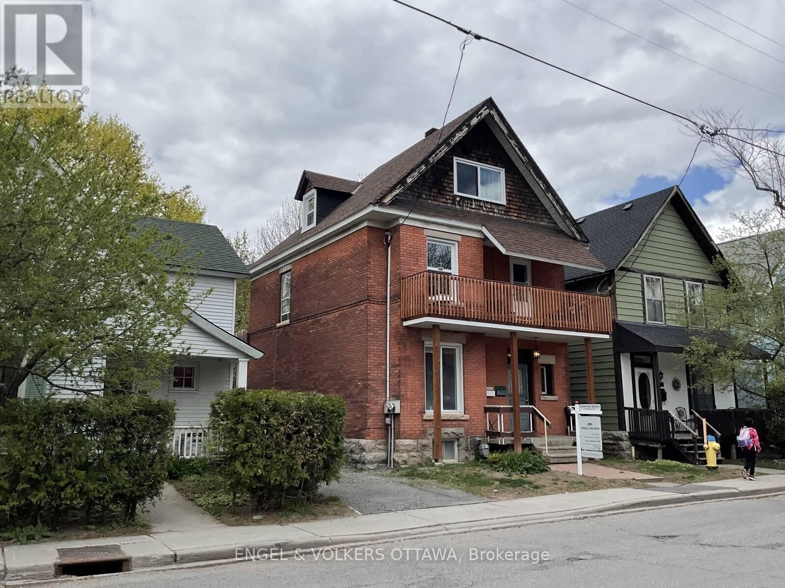 Property Photo:  85 Waverley Street East  ON K2P 0V1 