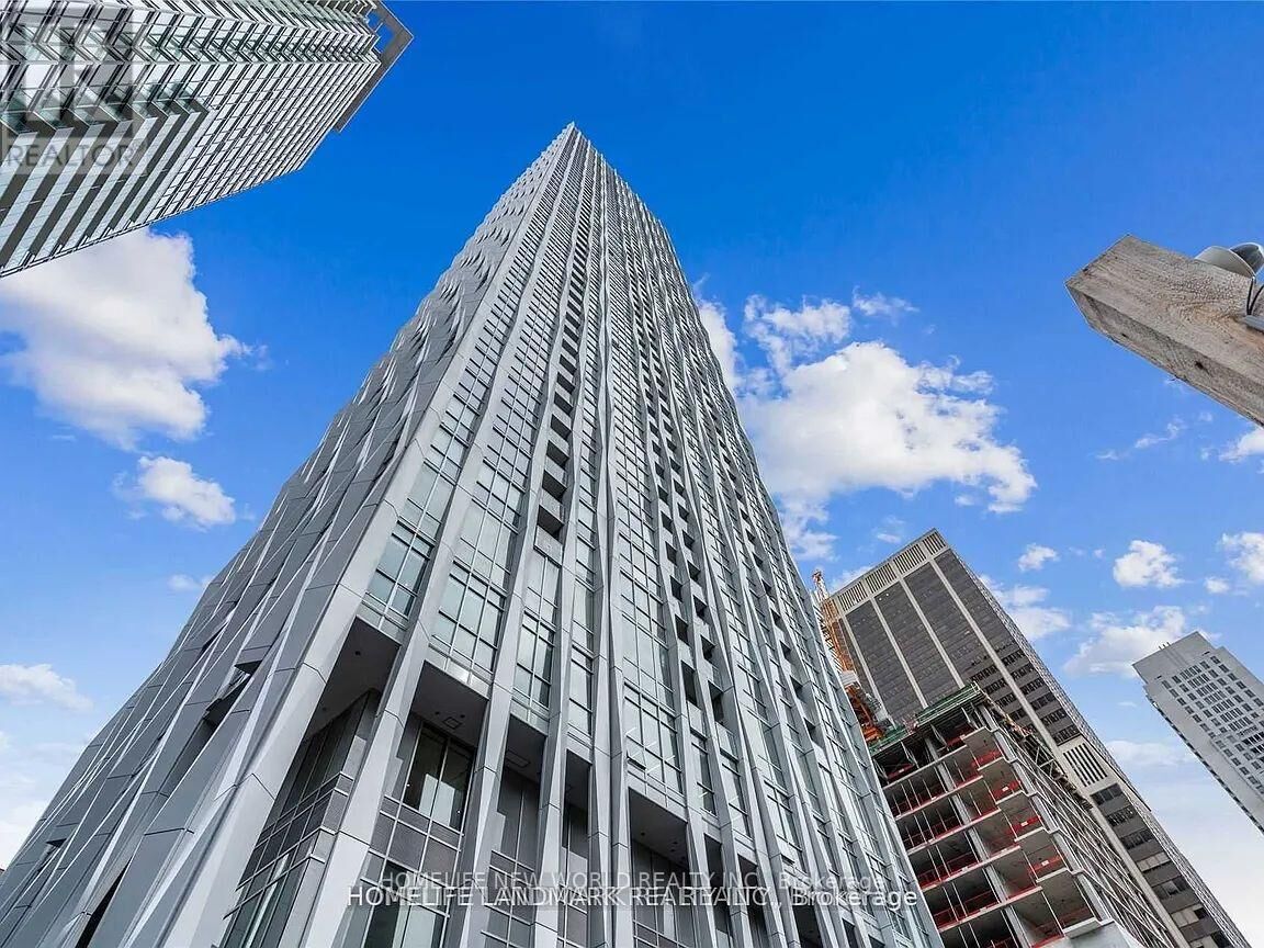 Property Photo:  1 Yorkville Avenue 4608  ON M4W 0B1 