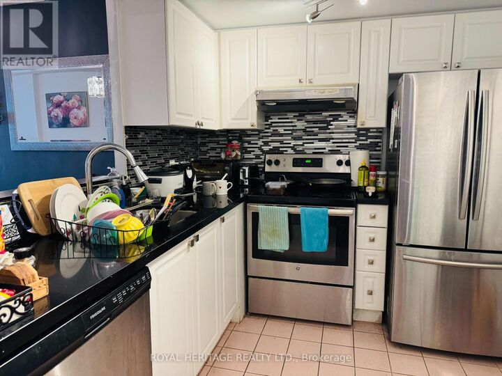 Property Photo:  8 Lee Centre Drive 613  ON M1H 3H8 