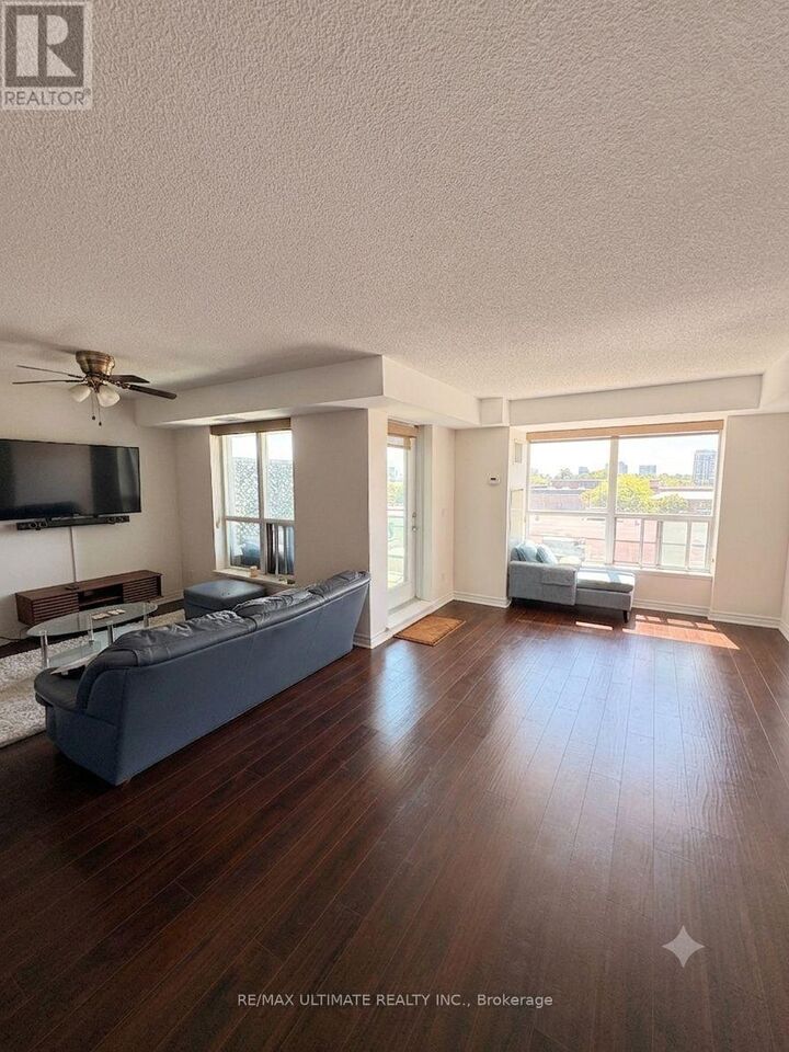 Property Photo:  60 Fairfax Crescent 425  ON M1L 0E1 