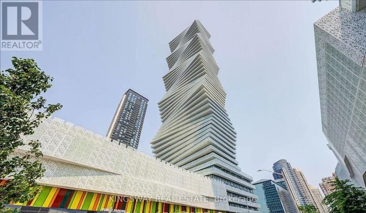 Property Photo:  3900 Confederation Parkway 413  ON L5B 4M6 