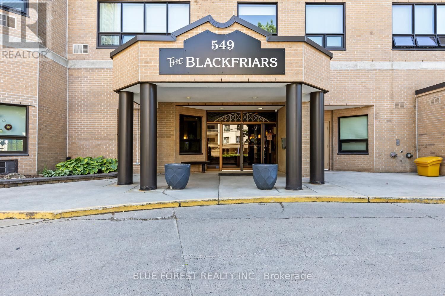 Property Photo: 549 Ridout Street North 702 ON N6A 5N5