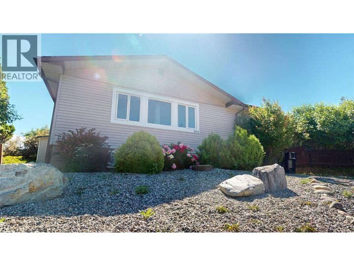 Property Photo:  1004 17th Avenue South  BC V1C 3B8 