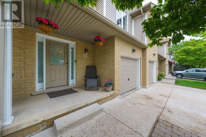 Property Photo: 76 Frances Avenue 32 ON L8E 5X2