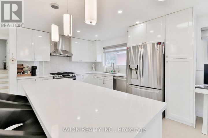 Property Photo:  128 Rutherford Road North  ON L6V 2J5 