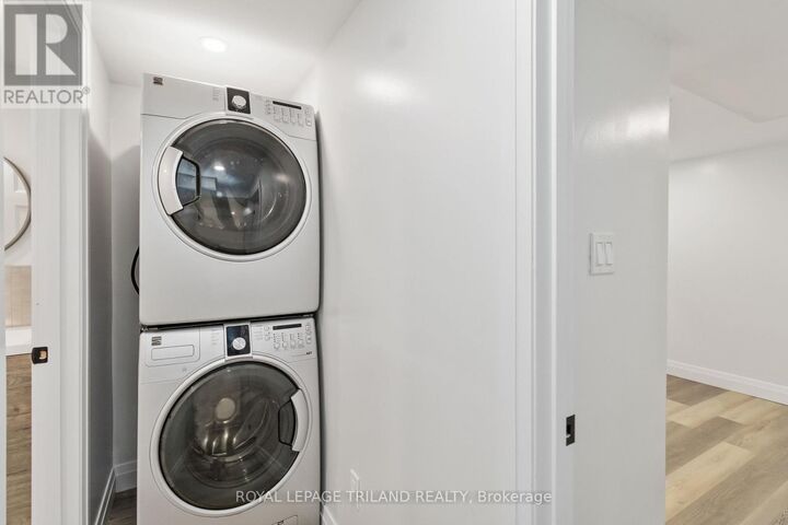 Property Photo:  164 Winston Avenue Lower  ON N6J 2W6 