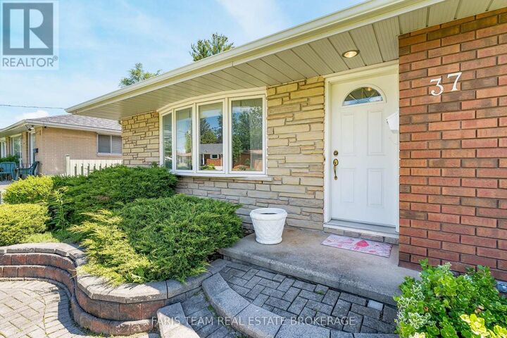 Property Photo: 37 Downsview Drive ON L4M 4P9