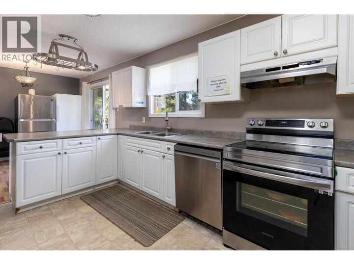 Property Photo: 4920 Lazelle Avenue BC V8G 1T7