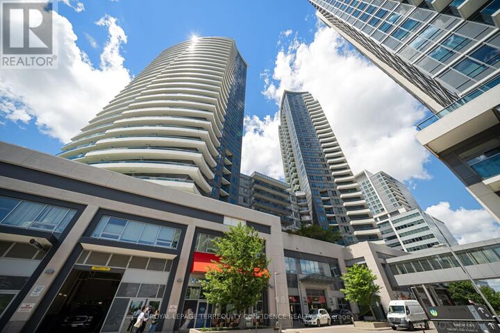 Property Photo: 7161 Yonge Street 727 ON L3T 0C8