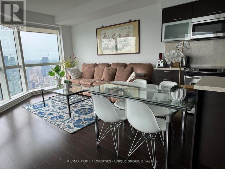 Property Photo:  386 Yonge Street 5316  ON M5B 0A5 