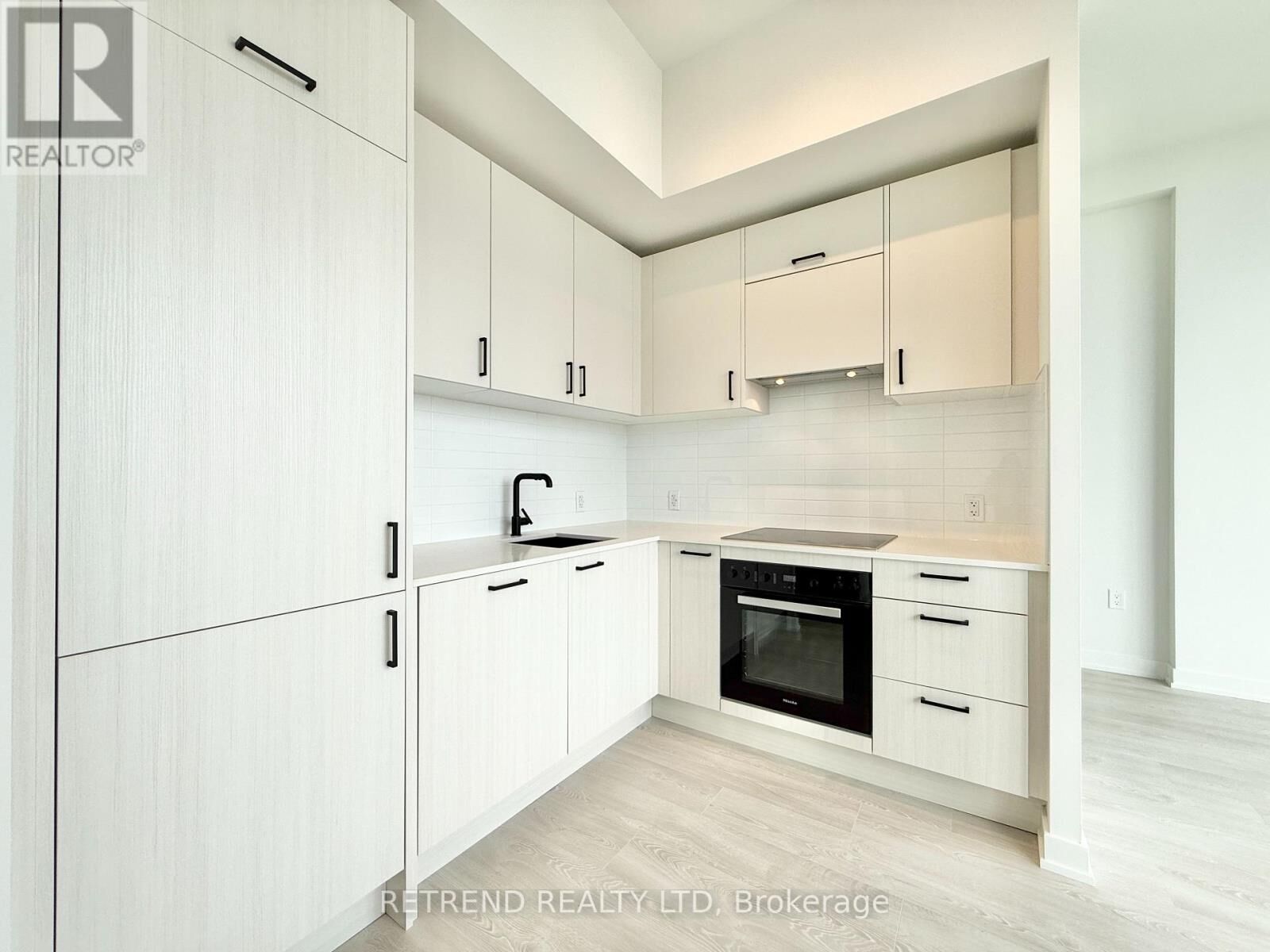 Property Photo: 5 Quarrington Lane 2307 ON M3C 0S5