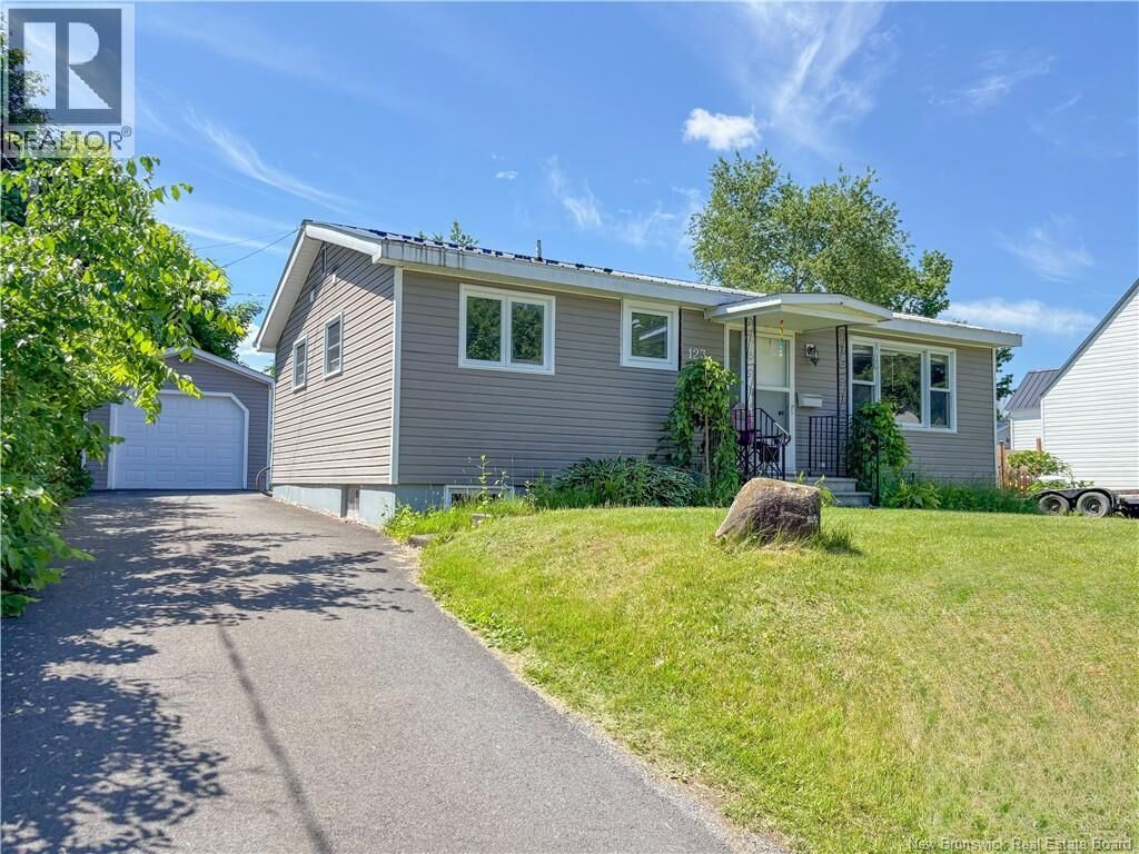 Property Photo:  123 Cambridge Street  NB E7M 1E1 