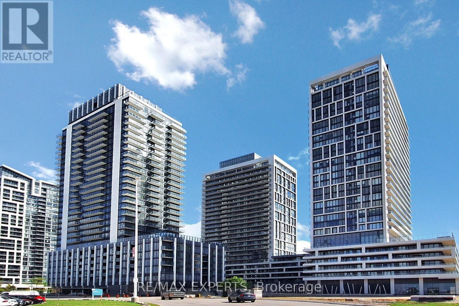 Property Photo:  8960 Jane Street Ph111  ON L4K 0M6 