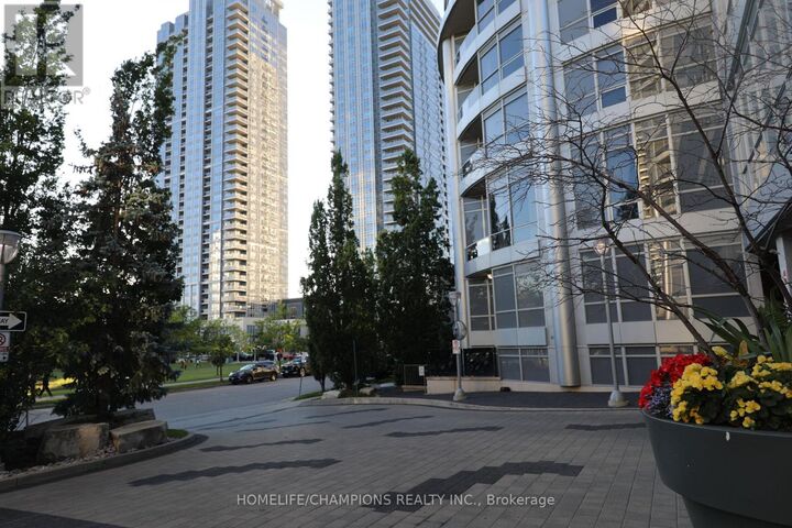 Property Photo: 151 Village Green Square 403 ON M1S 0K5