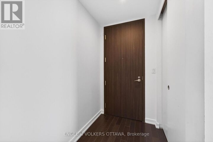 Property Photo: 300 Lisgar Street 1210 ON K2P 0E2