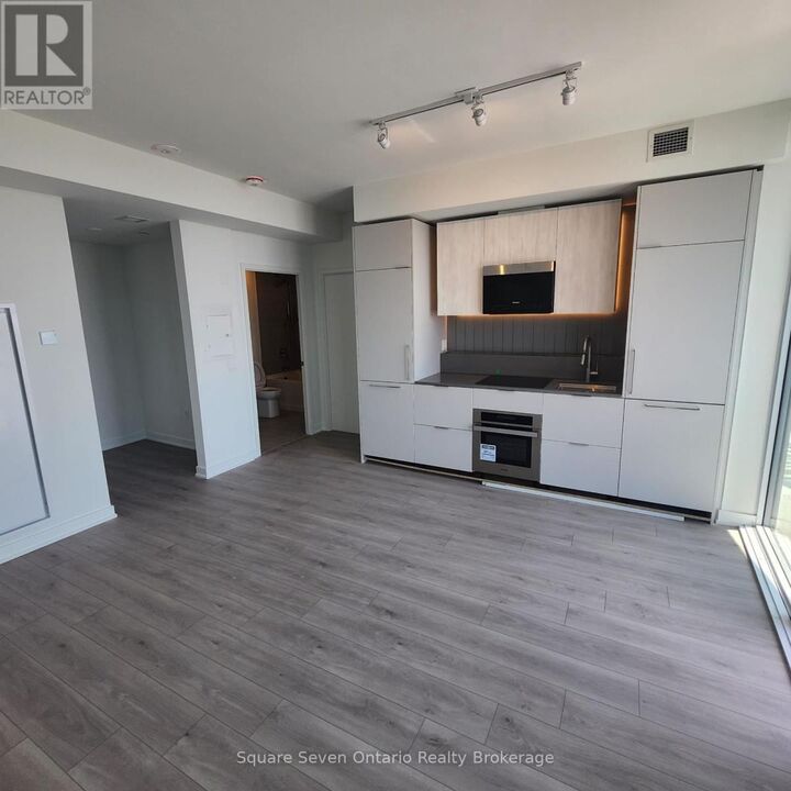 Property Photo: 1 Fairview Road 3002 ON L5A 4C6